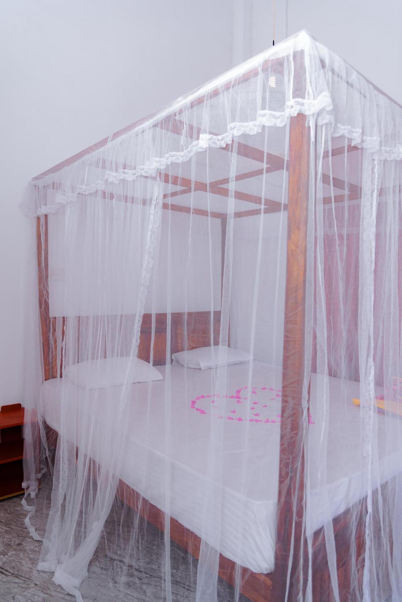Golden Surfer Beach Hotel Tangalle Ngoại thất bức ảnh