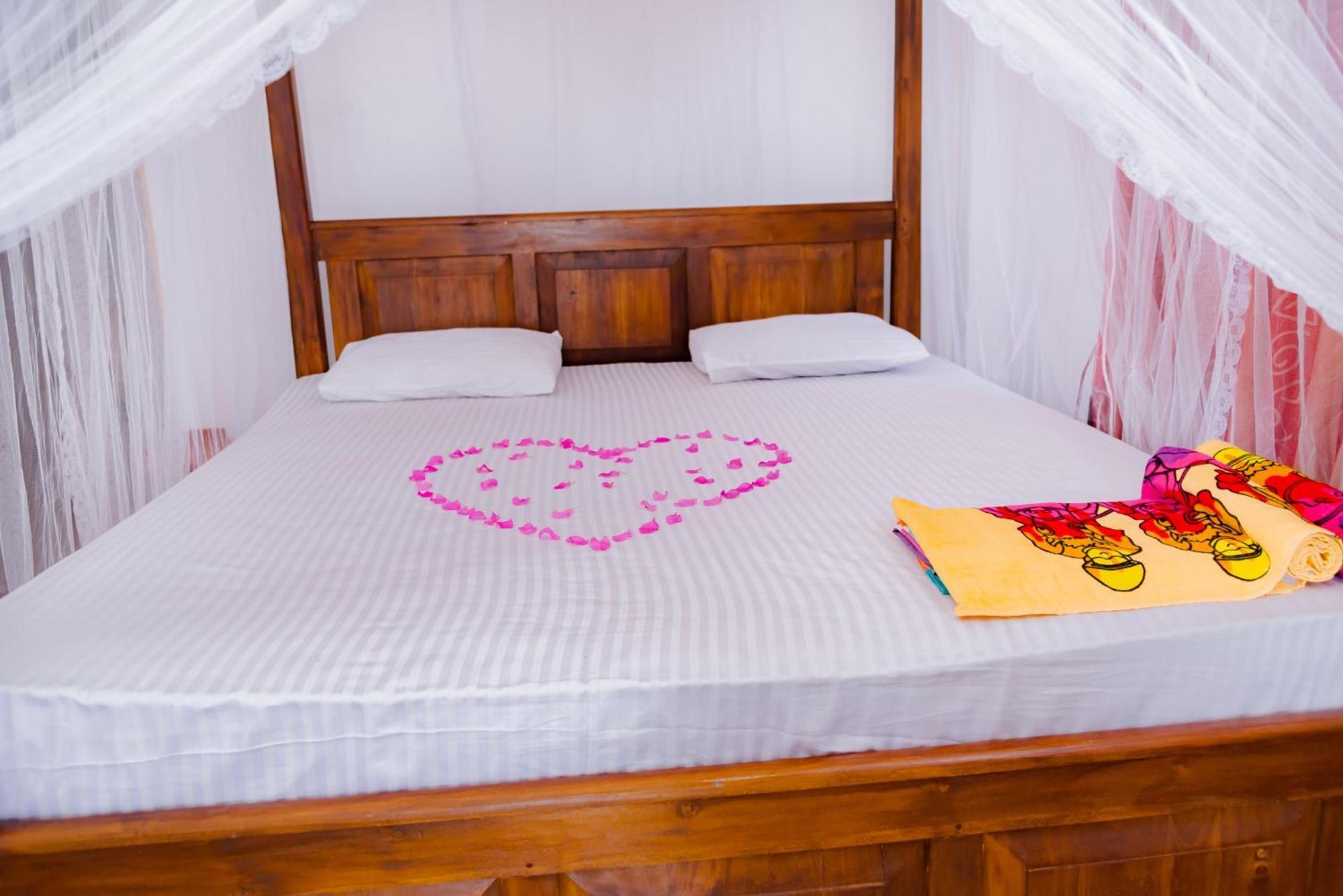 Golden Surfer Beach Hotel Tangalle Ngoại thất bức ảnh