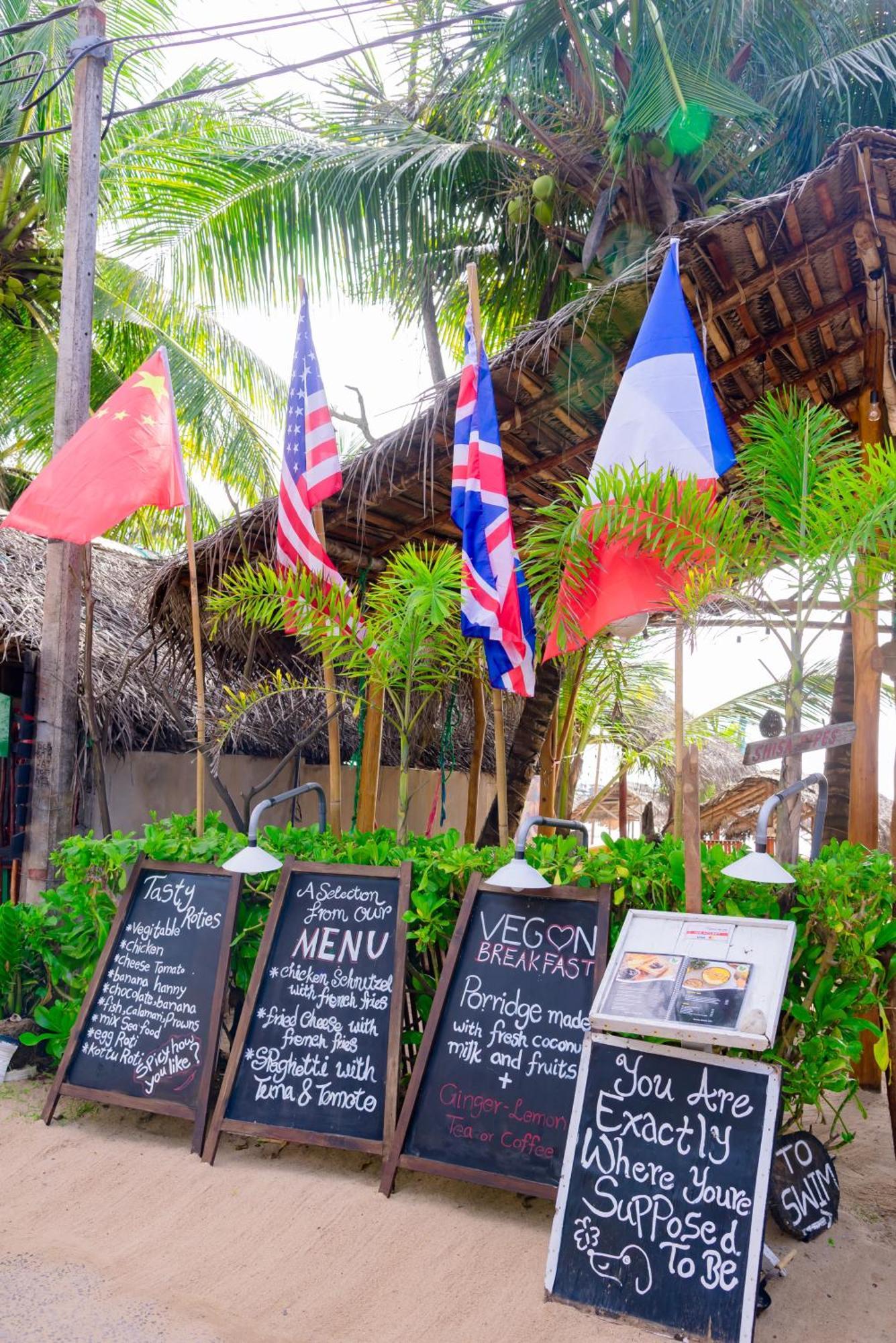 Golden Surfer Beach Hotel Tangalle Ngoại thất bức ảnh