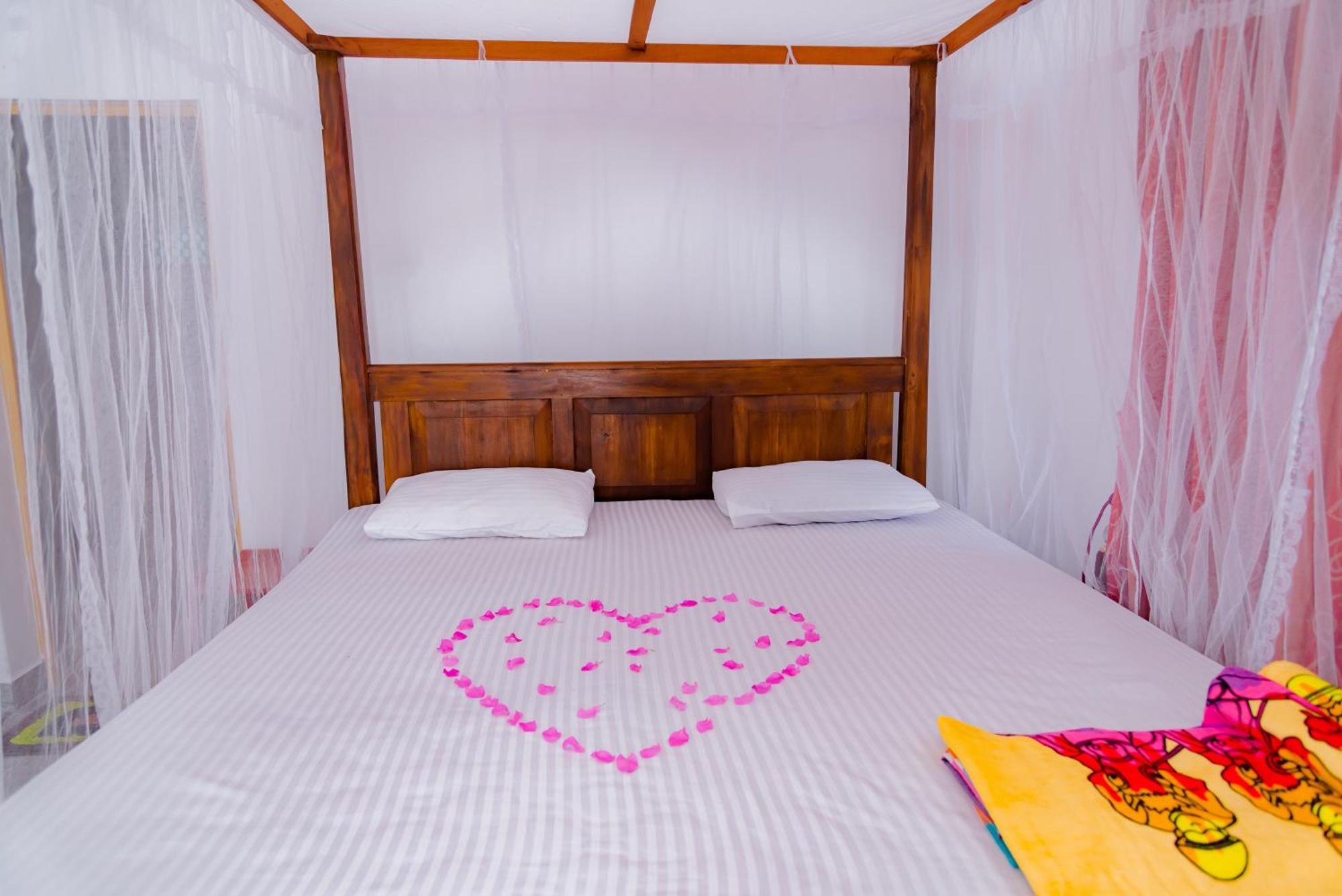 Golden Surfer Beach Hotel Tangalle Phòng bức ảnh