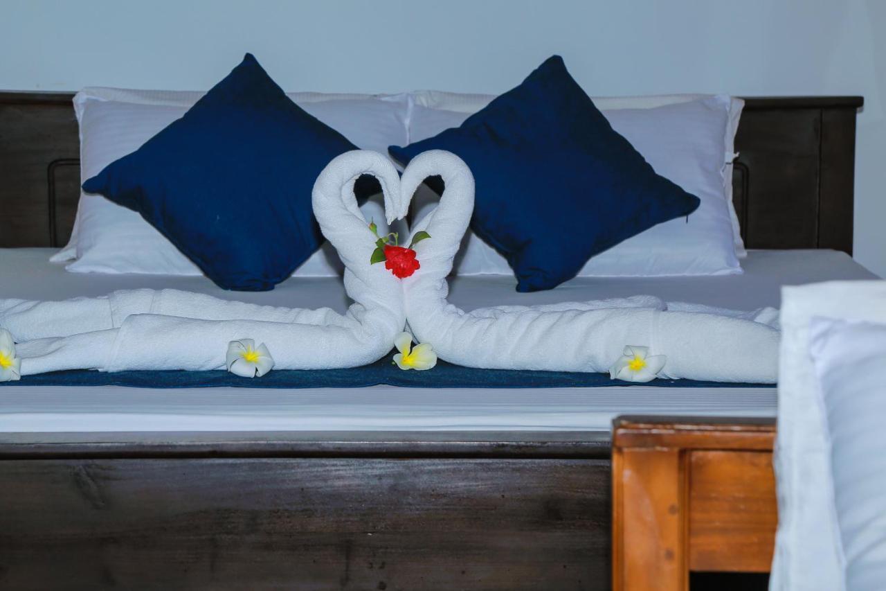 Golden Surfer Beach Hotel Tangalle Ngoại thất bức ảnh