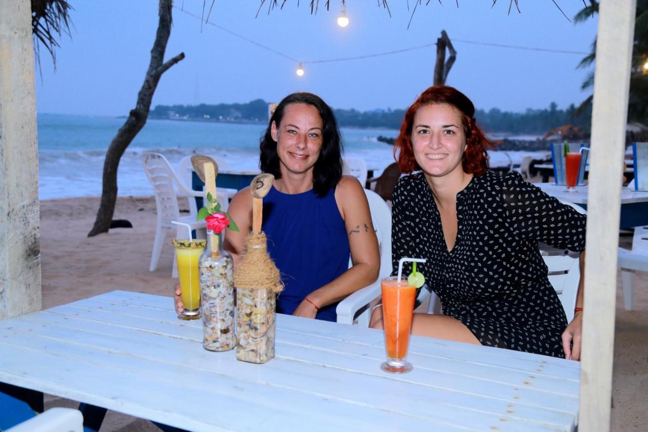 Golden Surfer Beach Hotel Tangalle Ngoại thất bức ảnh