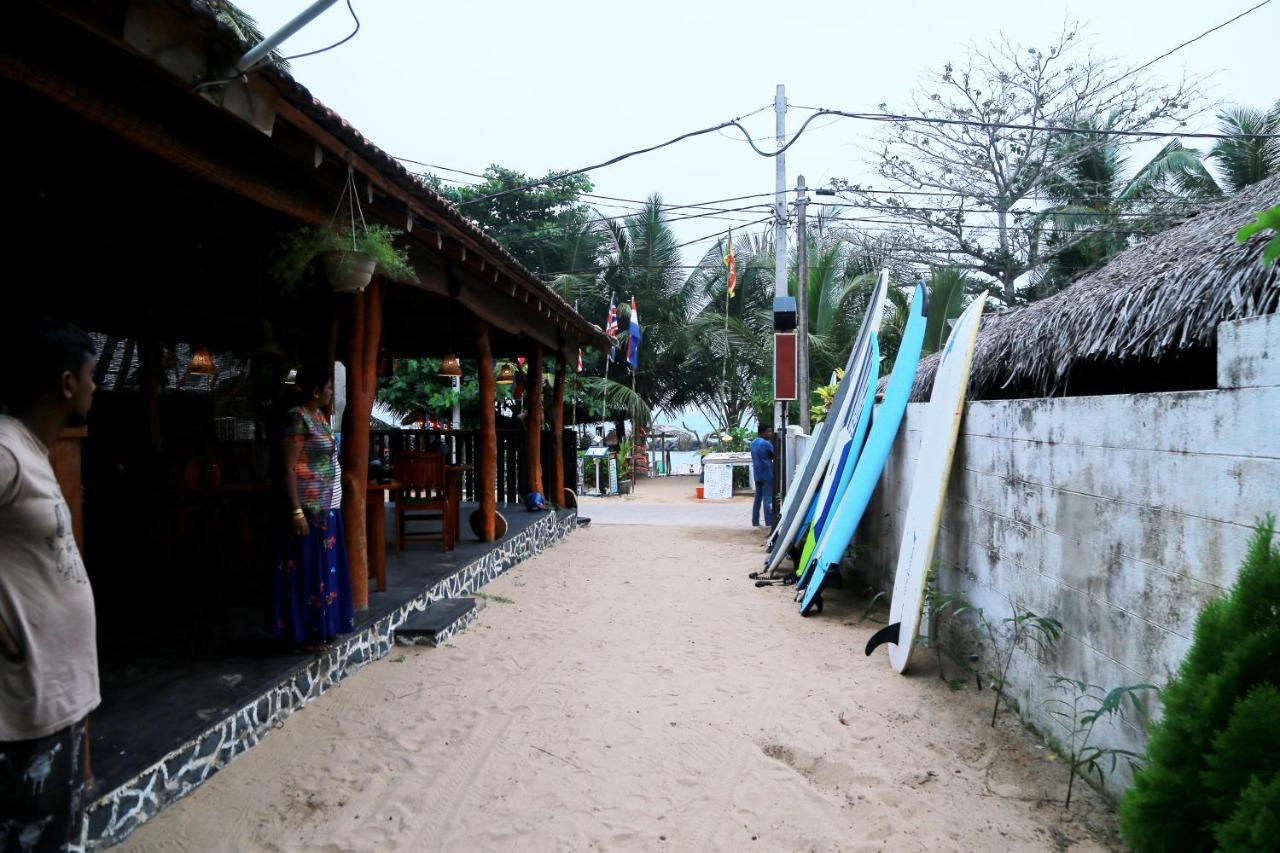 Golden Surfer Beach Hotel Tangalle Ngoại thất bức ảnh